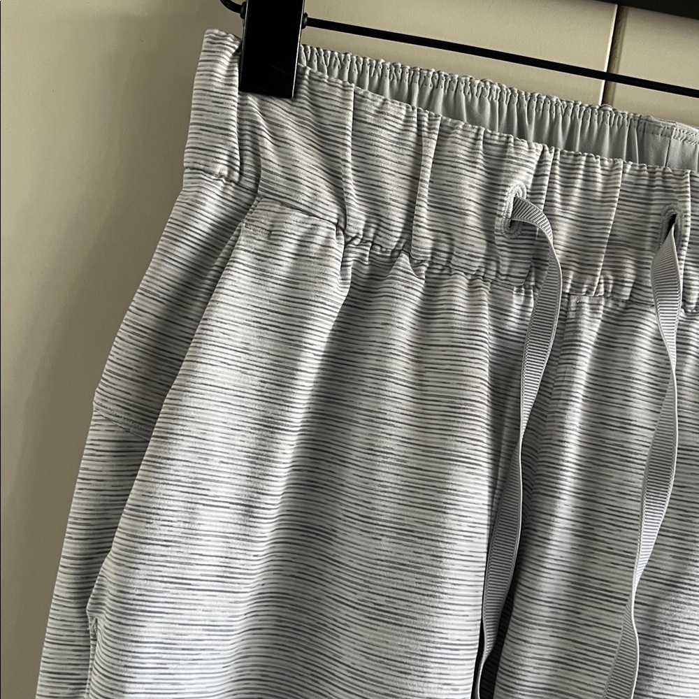 Lululemon On The Fly Pant - Picture 2 of 8